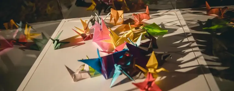 LA LEYENDA DE LAS GRULLAS DE ORIGAMI