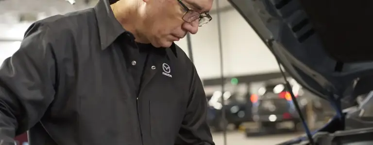 ¿CADA CUÁNTO SE CAMBIA EL ACEITE DE UN AUTO? GUÍA BÁSICA PARA CUIDAR TU MOTOR