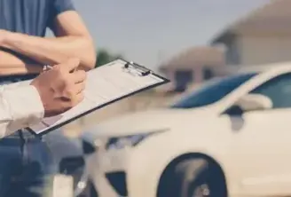 ¿QUÉ DEBO HACER SI ME CHOCAN EL AUTO? 