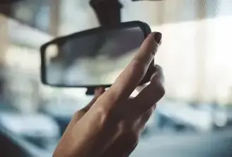 ¿QUÉ SON LOS PUNTOS CIEGOS DE UN VEHÍCULO Y QUÉ PRECAUCIONES DEBERÍAS TENER? 