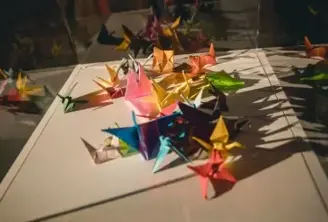 LA LEYENDA DE LAS GRULLAS DE ORIGAMI 