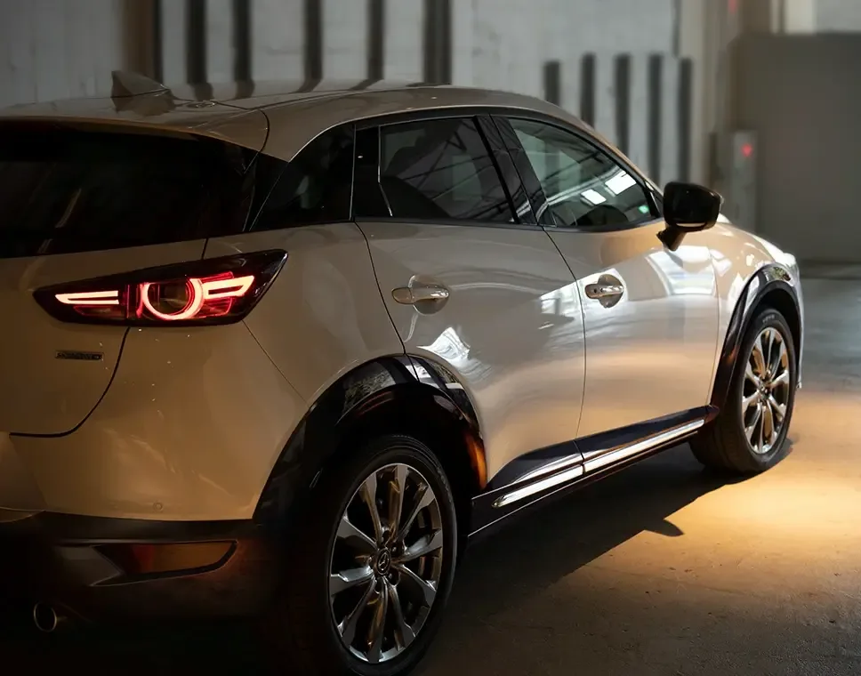 Vehículo SUV con sensores de estacionamiento